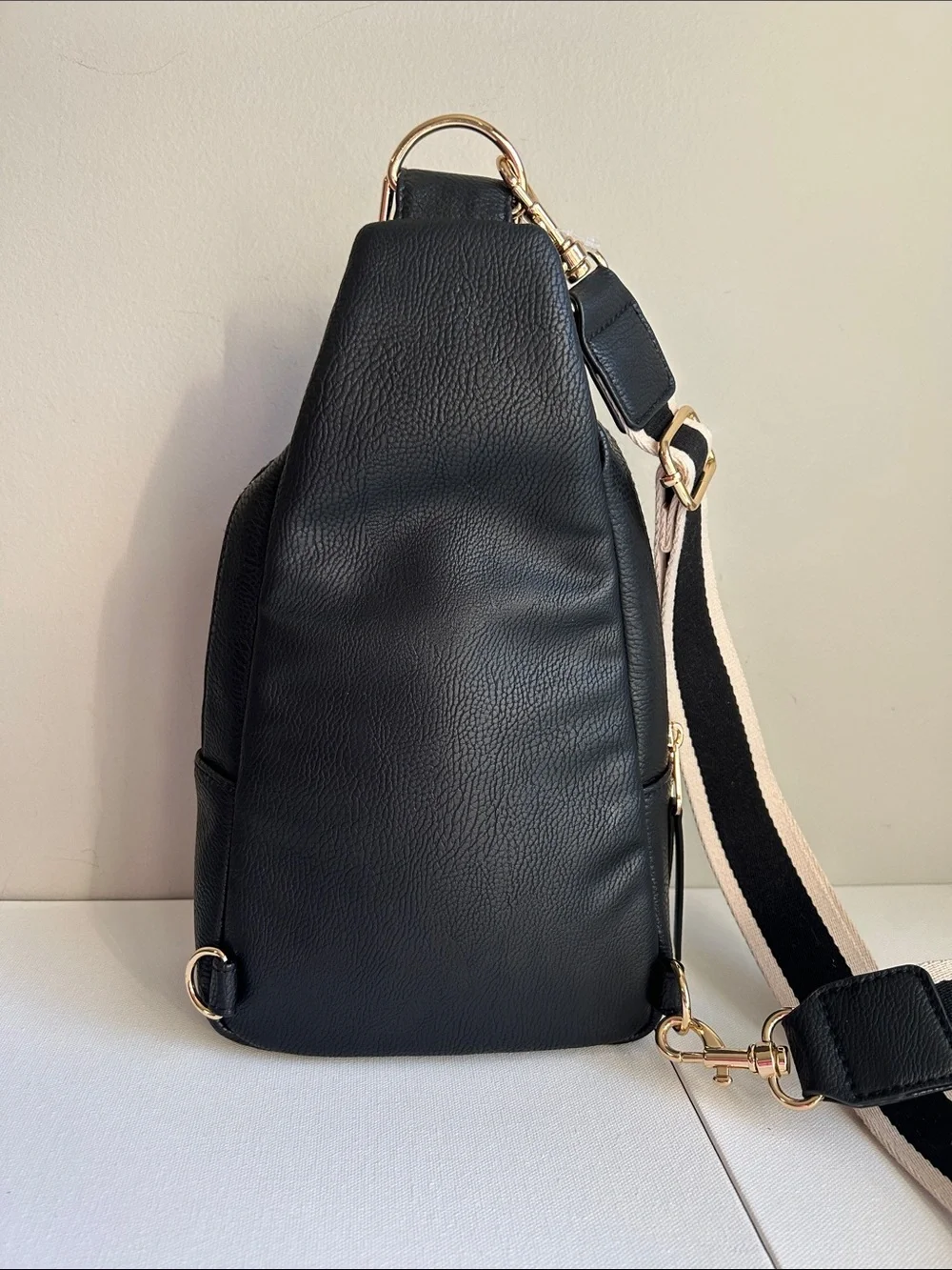 NWT Universal Thread Black Faux-Leather Mini Sling Crossbody Bag in Black